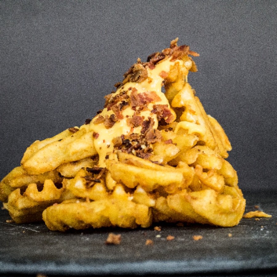 Papas con salsa Cheddar